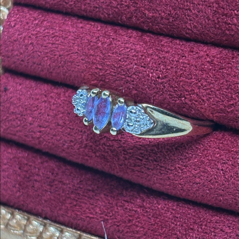 RARE 10k Gold Vintage Tanzanite Ring with Bow tie Diamond Chip Accents - Picture 3 of 8